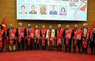 Kastamonu Üniversitesi’nde 89 akademisyen cübbe...