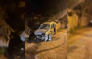 Kastamonu’da hafif ticari araç taşa çarptı:...