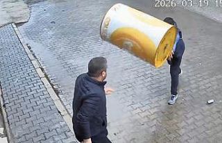 Kavgada eline geçirdiği varil, parke taşı ve masayı...