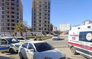 Kavşakta otomobiller çarpıştı: 2 yaralı