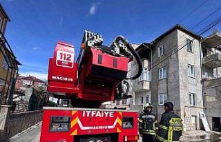 Kayseri’de ev yangını: 2 kişi dumandan etkilendi