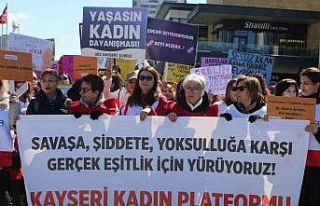 Kayseri’de kadınlar kadın hakları için yürüdü