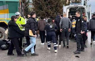 Kazada kamyonun altına sürüklenen motosikletteki...