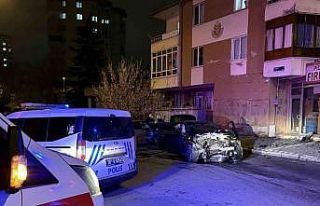 Kazada savrulan otomobilin duvarı yıkma anı kamerada