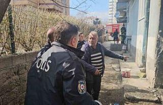 Kendini tehlikeye atan polis yangının büyümesini...