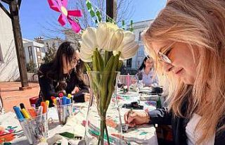 Kepez’de anneler çanta boyadı