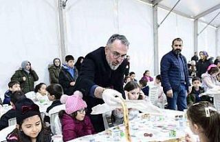 Kestelli çocuklar, tekne oruçlarını birlikte açtı