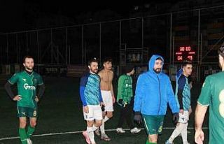 Kocaeli’de rakipleri gol atsın diye yere yatan...