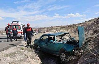 Kontrolden çıkan Fiat Tofaş otomobil karşı şeride...
