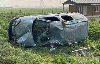 Kontrolden çıkan hafif ticari araç takla attı,...