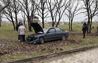 Kontrolden çıkan otomobil ağaçlık alana daldı:...