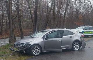 Kontrolden çıkan otomobil alt yola uçtu: 3 yaralı