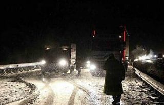 Kop Dağı Geçidi’nde kar ve tipi ulaşımı aksattı