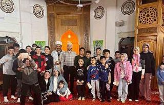 Köyceğiz’de çocuklar son teravihte bayram harçlıklarını...