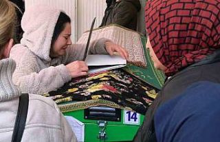 Küçük Öykü, gözyaşları arasında toprağa...