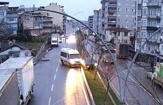 Kural ihlalleri kazalara yol açtı: O anlar kameraya...