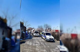 Kurtalan’da camiden çıktıktan sonra otomobilin...