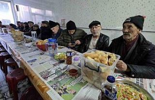 Kütahya’da 45 yıllık "Askıda iftar"...