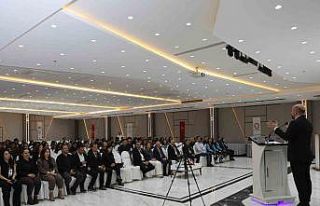 Lise öğrencileri tıp sempozyumuna katıldı