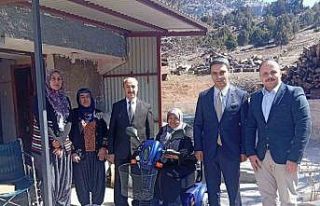 Mahalleli birleşti, engelli kadına akülü tekerlekli...