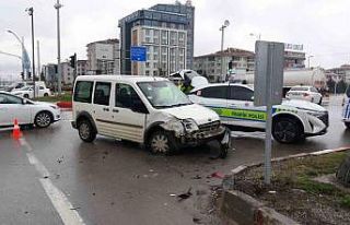 Malatya’da hafif ticari araç ile otomobil çarpıştı:...