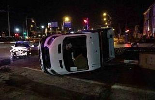 Malatya’da kamyonetin devrilme anı kamerada