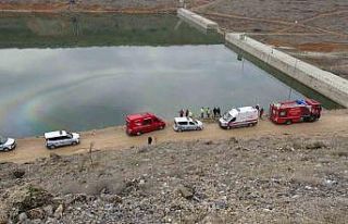 Malatya’da kontrolden çıkan araç gölete düştü