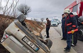 Malatya’da kontrolden çıkan araç takla atıp...