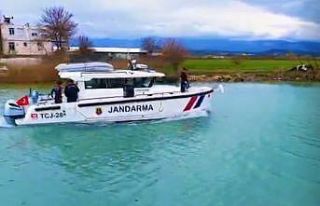 Manavgat’ta jandarmadan deniz ve ırmakta bayram...