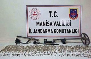 Manisa’da 2 bin 580 sikke ve 235 tarihi obje ele...