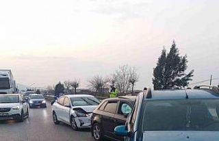 Manisa’da 4 araçlı zincirleme kaza: 7 yaralı