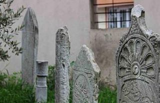 Manisa’da 500 yıllık hazireye saygısızlık