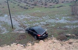 Mardin’de şarampole yuvarlanan otomobildeki 2 kişi...