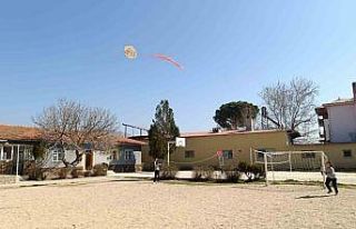 Matematiği uçurtmayla anlattı, öğrenciler hem...