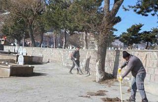 Melikgazi’de mezarlıklar bayram için temizlendi