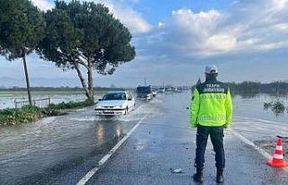 Menderes Nehri taştı, İncirliova-Koçarlı yolu...