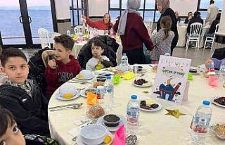 Merih Demiral’dan ilkokul öğretmenine jest