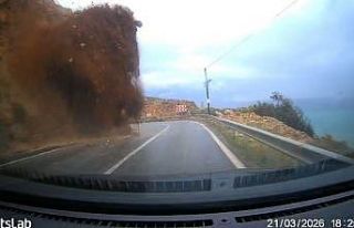 Mersin-Antalya yolundaki heyelan araç kamerasında