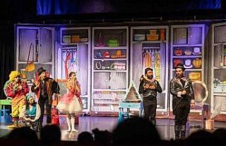 Mersin Şehir Tiyatrosu ’Dünya Tiyatro Günü’nü...