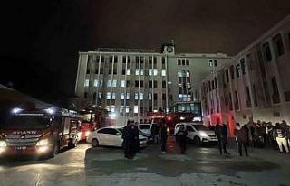 Mersin’de emniyetin ek binasında çıkan yangın...