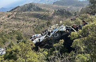 Mersin’de işçi servisi uçuruma yuvarlandı: 3...