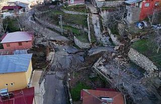 Mersin’deki heyelan bölgesi havadan görüntülendi