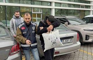 Mezarlıkta bir kişiyi silahla yaralayan şahıs...