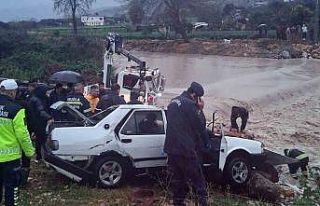 Milas’ta akarsuya düşen araçta bir kişi öldü