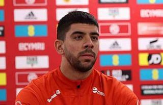 Mili futbolcu Cenk Özkacar Dünya Kupası’ndan...