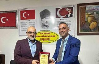 Milletvekili Cıngı, bina görevlileri ile bir araya...