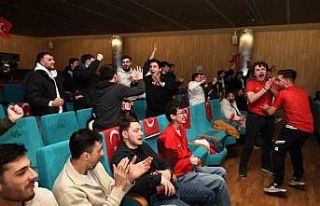 Milli maç heyecanı Osmangazi’de dev ekranda yaşandı