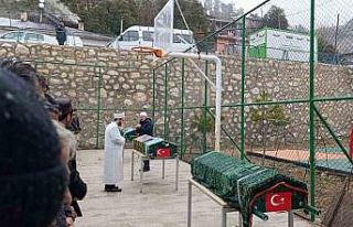 Minibüsün uçuruma yuvarlandığı kazada ölen...