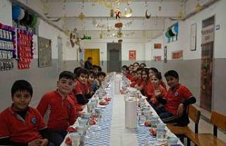 Minik kalpler iftar sofrasında buluştu