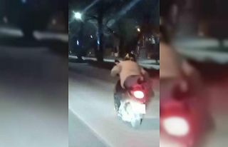 Motosiklet sürücüsünün trafikte tehlikeli anları...